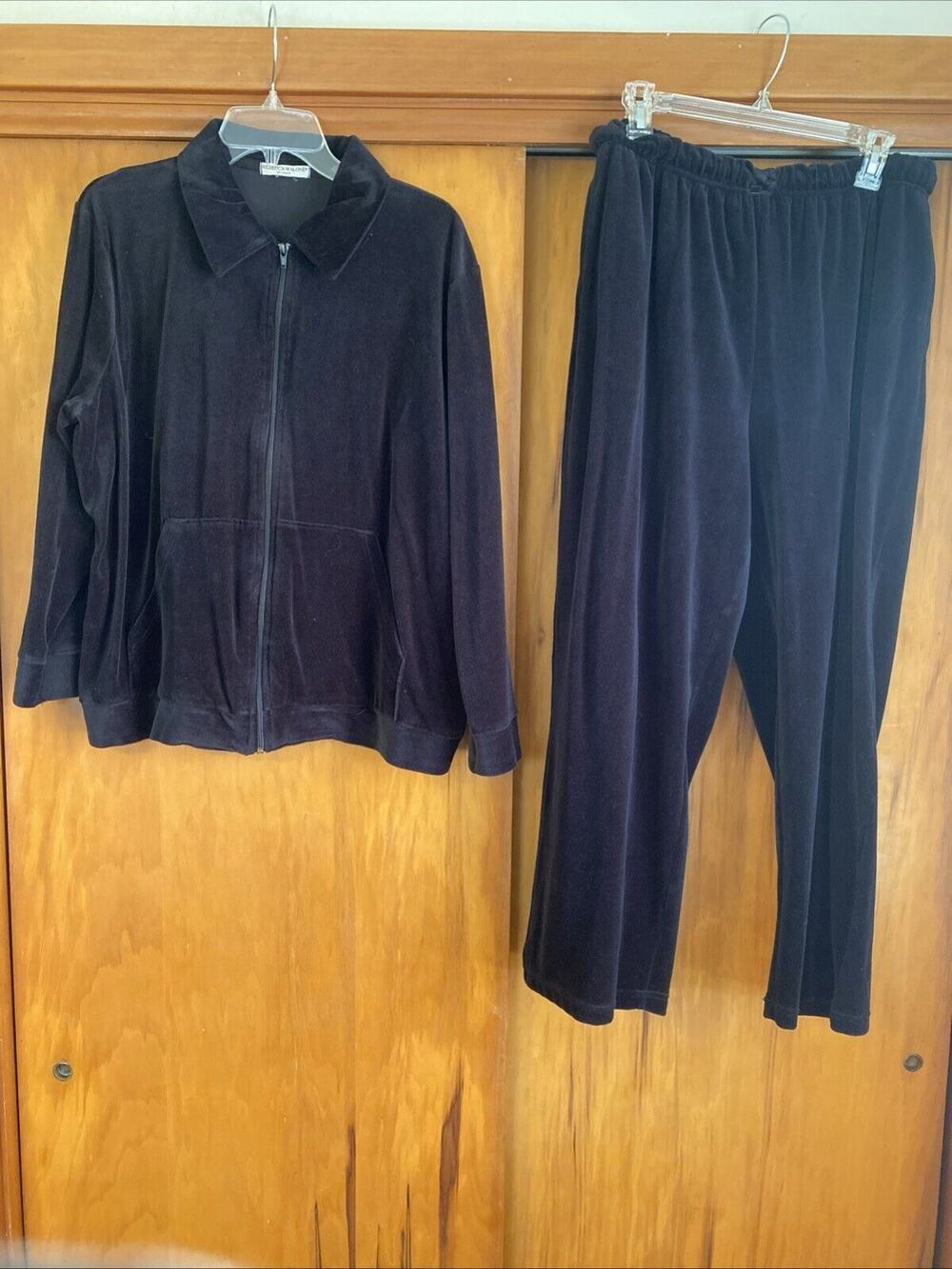 Black 2-Piece Velour Track Suit- 1X - Elastic Waist- 28” Inseam